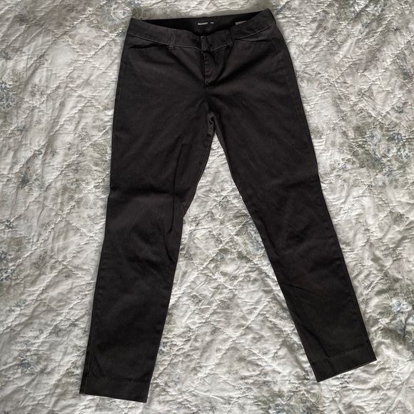 Old Navy Mid-Rise Pixie Ankle Pants Size 6 Reg. - Picture 7 of 16